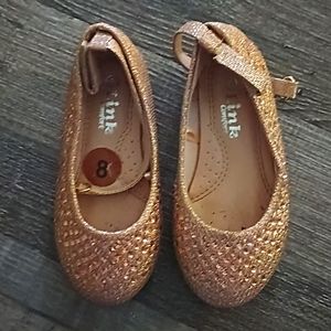 Beautiful flat shoes with rine stones